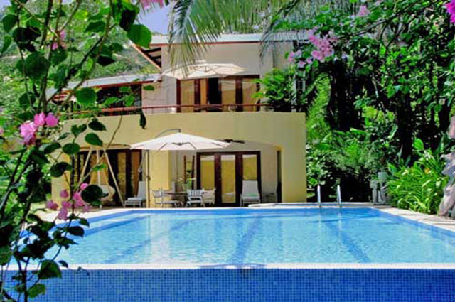 CR Vacation Properties logo